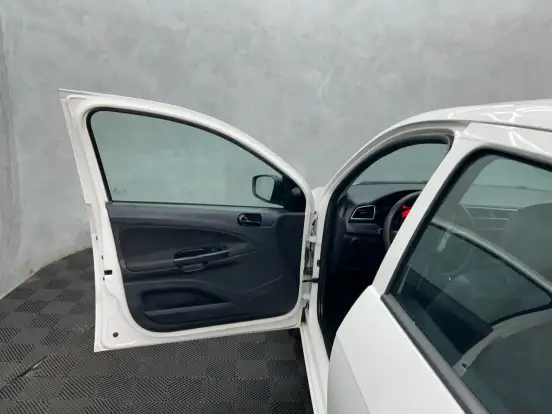 VOLKSWAGEN-GOL-2023