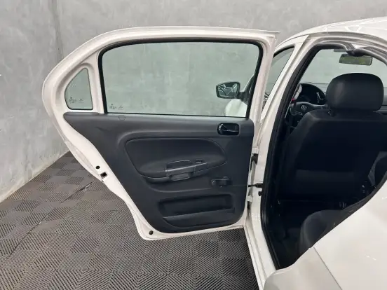 VOLKSWAGEN-GOL-2023