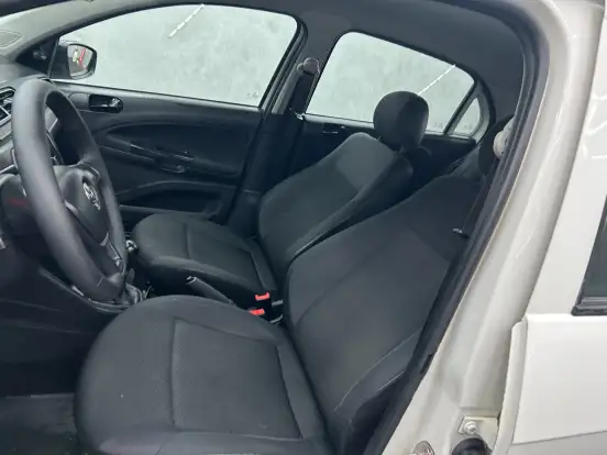 VOLKSWAGEN-GOL-2023