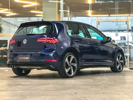 VOLKSWAGEN-GOLF-2019