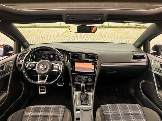 VOLKSWAGEN-GOLF-2019