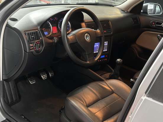 VOLKSWAGEN-GOLF-2008
