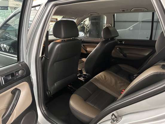 VOLKSWAGEN-GOLF-2008