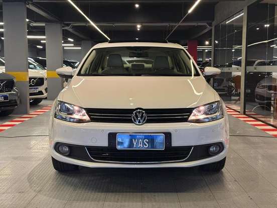 VOLKSWAGEN-JETTA-2013