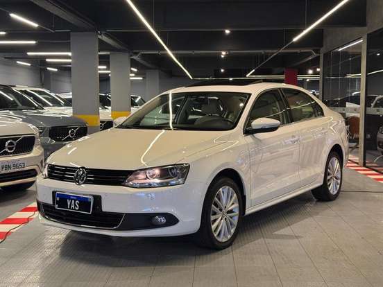 VOLKSWAGEN-JETTA-2013