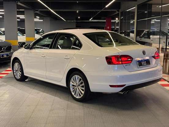 VOLKSWAGEN-JETTA-2013