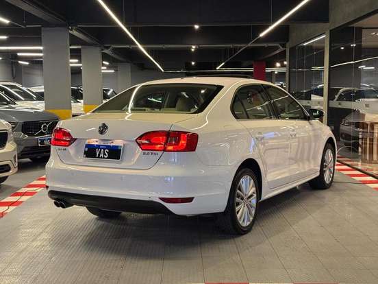 VOLKSWAGEN-JETTA-2.0 TSI HIGHLINE 211CV GASOLINA 4P TIPTRONIC VOLKSWAGEN-JETTA-2013