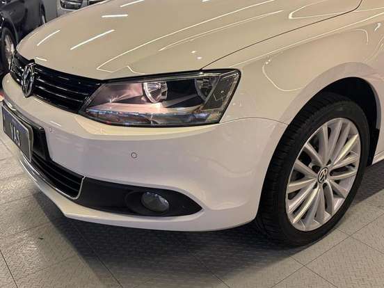 VOLKSWAGEN-JETTA-2.0 TSI HIGHLINE 211CV GASOLINA 4P TIPTRONIC VOLKSWAGEN-JETTA-2013