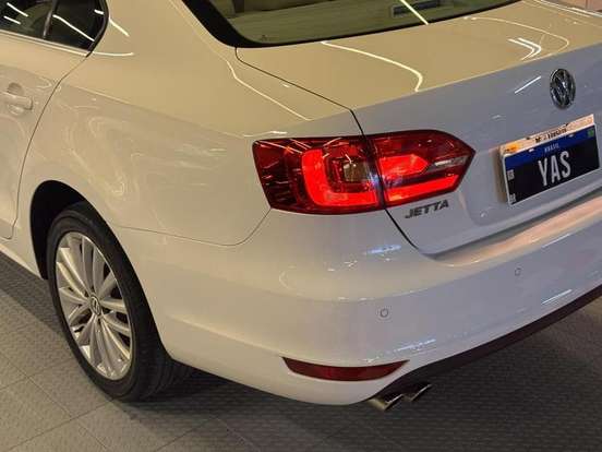 VOLKSWAGEN-JETTA-2013