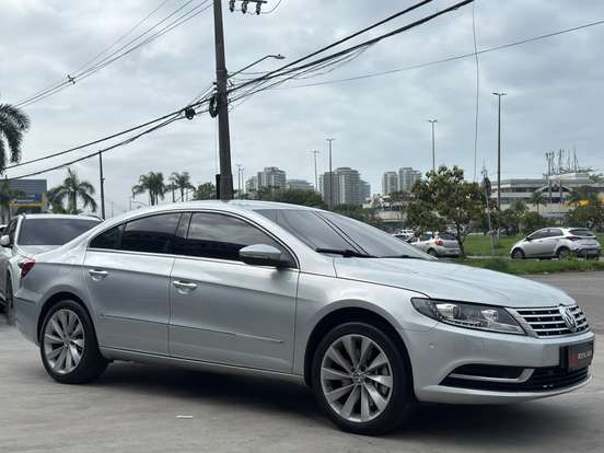 VOLKSWAGEN-PASSAT-2013