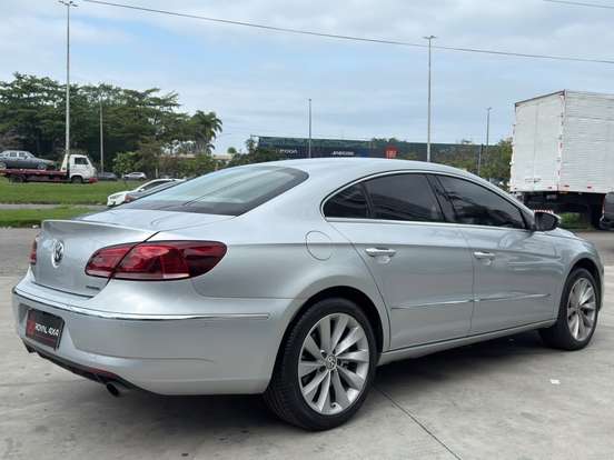 VOLKSWAGEN-PASSAT-2013