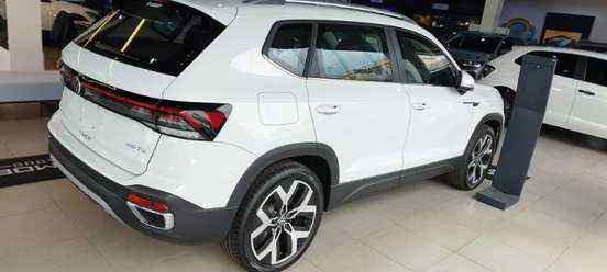 VOLKSWAGEN-TAOS-2025