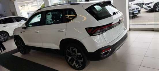 VOLKSWAGEN-TAOS-2025