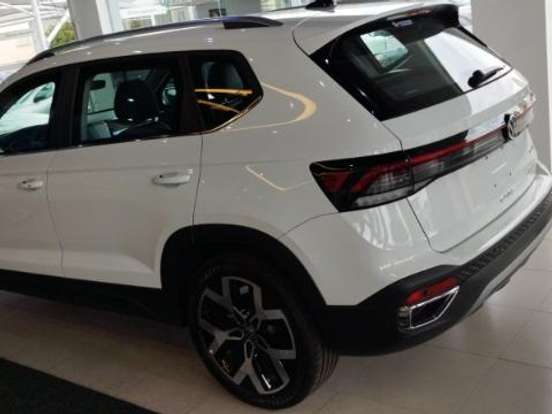 VOLKSWAGEN-TAOS-1.4 250 TSI TOTAL FLEX HIGHLINE AUTOMÁTICO VOLKSWAGEN-TAOS-2025