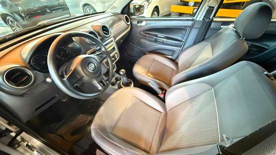 VOLKSWAGEN-VOYAGE-2013