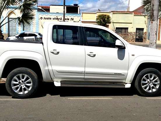 VOLKSWAGEN-AMAROK-2.0 TRENDLINE 4X4 CD 16V TURBO INTERCOOLER DIESEL 4P AUTOMÁTICO VOLKSWAGEN-AMAROK-2017