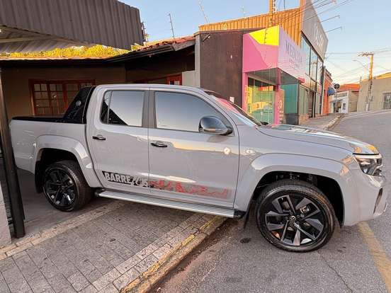 VOLKSWAGEN-AMAROK-2025