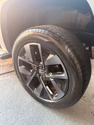 VOLKSWAGEN-AMAROK-2025