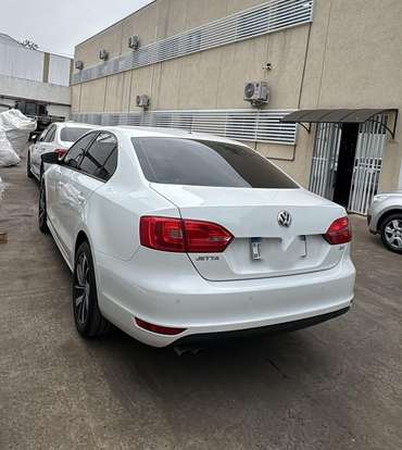 VOLKSWAGEN-JETTA-2014