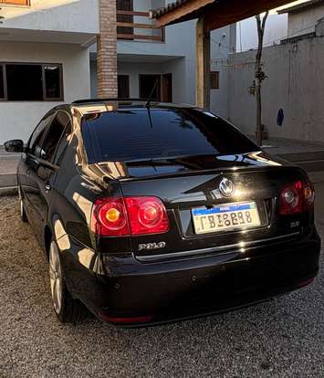 VOLKSWAGEN-POLO SEDAN-2012
