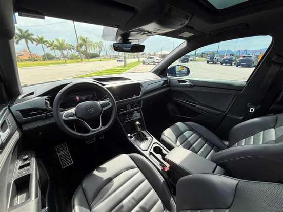 VOLKSWAGEN-TAOS-2025