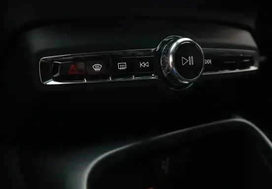 VOLVO-C40-2023