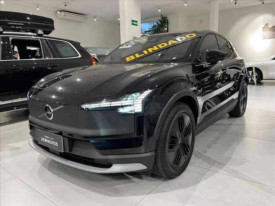 VOLVO-EX30-2025
