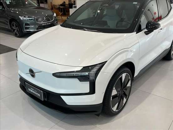 VOLVO-EX30-2024
