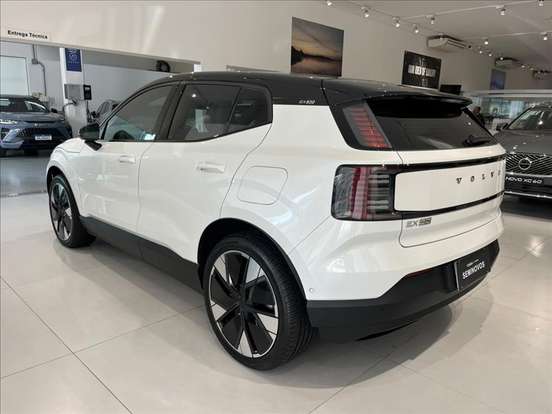 VOLVO-EX30-2024