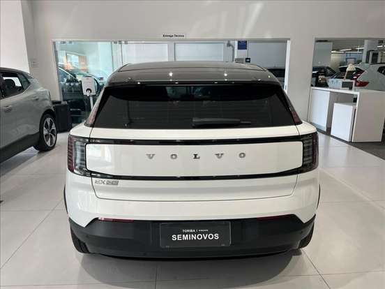 VOLVO-EX30-2024