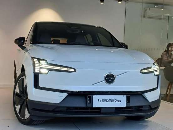 VOLVO-EX30-2024