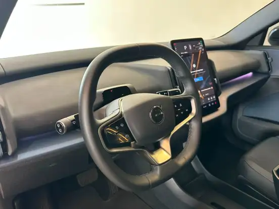 VOLVO-EX30-2024