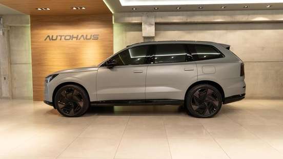 VOLVO-EX90-2025
