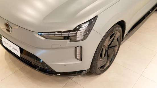 VOLVO-EX90-2025