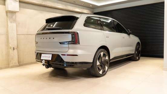 VOLVO-EX90-2025