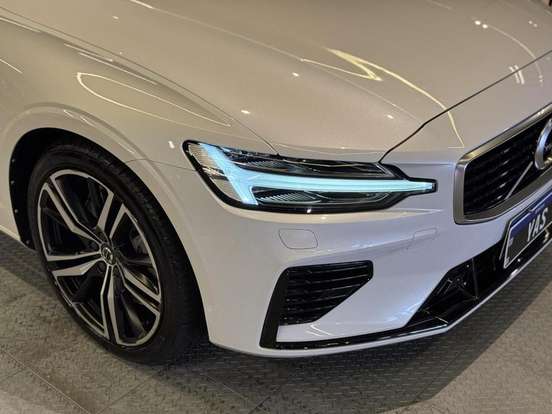 VOLVO-S60-2.0 T8 R-DESIGN HÍBRIDO 4P AUTOMÁTICO VOLVO-S60-2019