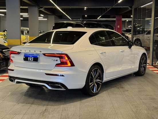 VOLVO-S60-2.0 T8 R-DESIGN HÍBRIDO 4P AUTOMÁTICO VOLVO-S60-2019