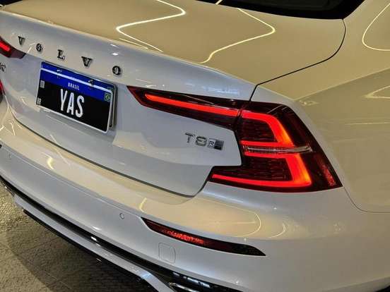 VOLVO-S60-2.0 T8 R-DESIGN HÍBRIDO 4P AUTOMÁTICO VOLVO-S60-2019