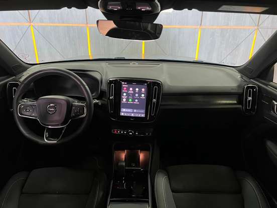 VOLVO-XC40-2022