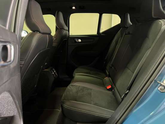VOLVO-XC40-2022