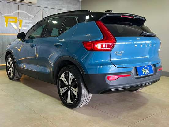 VOLVO-XC40-2022