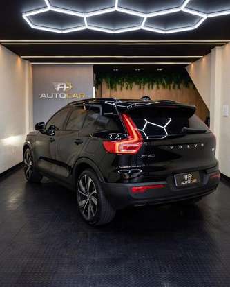 VOLVO-XC40-2022