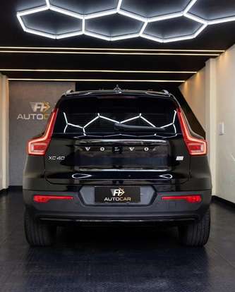VOLVO-XC40-2022