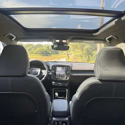 VOLVO-XC40-2022