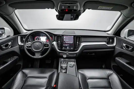 VOLVO-XC60-2020