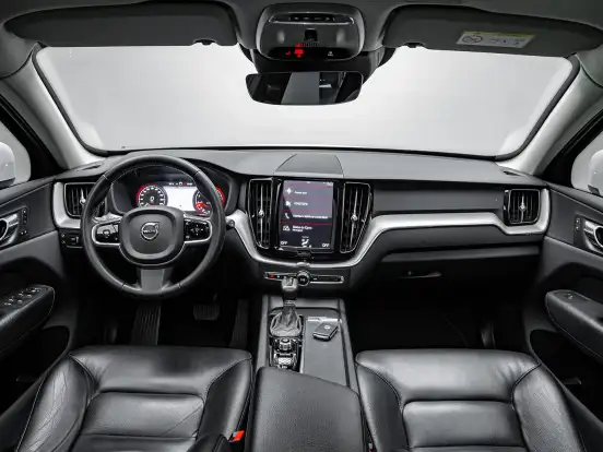 VOLVO-XC60-2.0 T5 GASOLINA MOMENTUM AWD GEARTRONIC VOLVO-XC60-2020