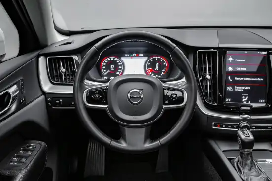 VOLVO-XC60-2020