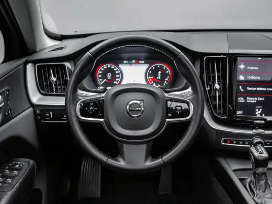 VOLVO-XC60-2.0 T5 GASOLINA MOMENTUM AWD GEARTRONIC VOLVO-XC60-2020