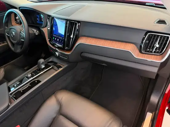 VOLVO-XC60-2023
