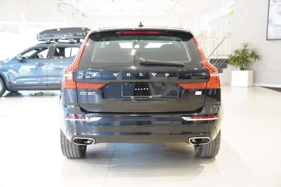 VOLVO-XC60-2021